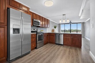 6 Royal Palm Way in Boca Raton, FL - Foto de edificio - Building Photo