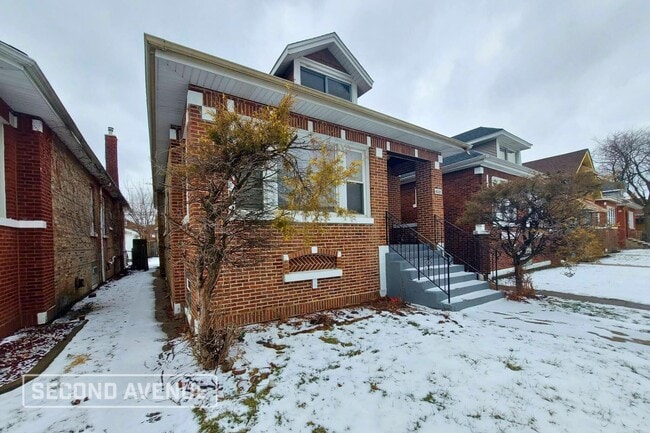 property at 8312 S Aberdeen St