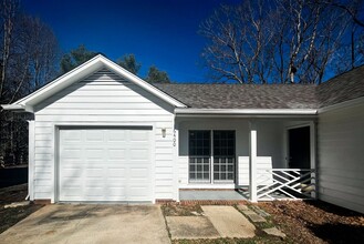 6400 Chamblee Ct in Greensboro, NC - Foto de edificio - Building Photo