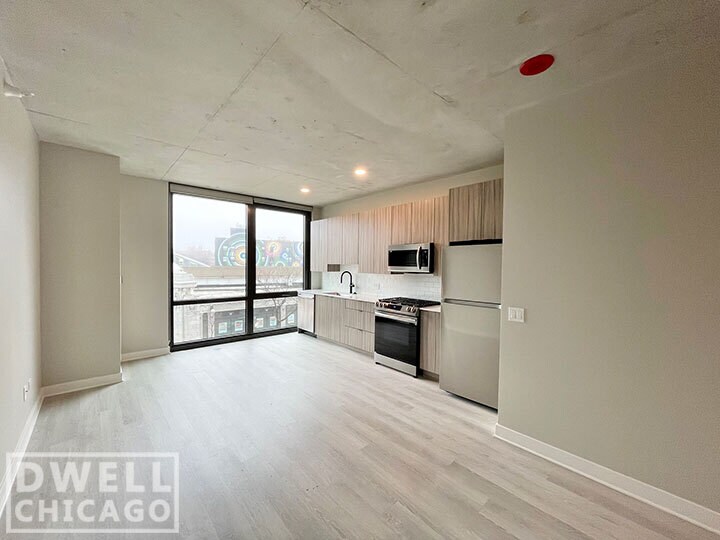 4607 N Broadway St, Unit studio in Chicago, IL - Building Photo