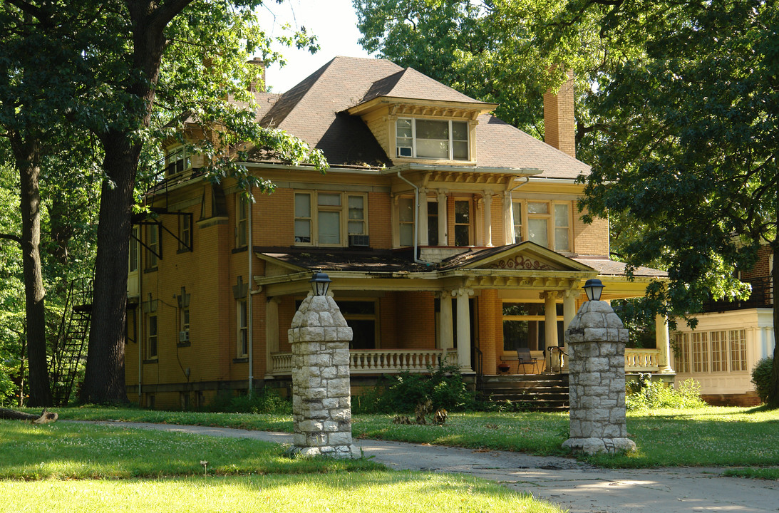 252 Broadway in Youngstown, OH - Building Photo