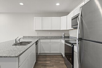 685 Whispering Creek Ave in Freeport, FL - Building Photo - Building Photo