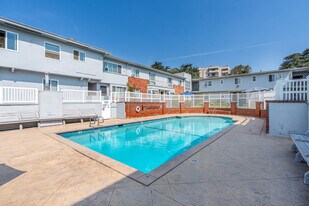 Los Feliz Arms in Los Angeles, CA - Building Photo