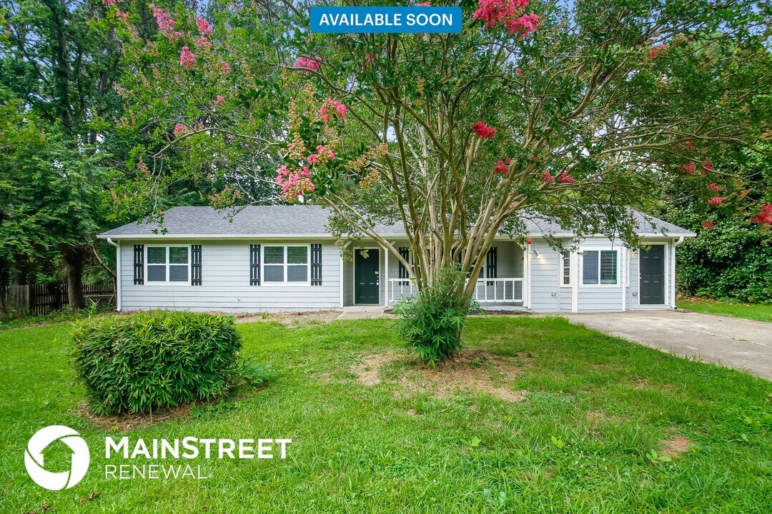 3075 Palomino Dr in Powder Springs, GA - Building Photo