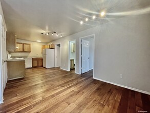 1009 Advance St in San Marcos, TX - Building Photo - Interior Photo