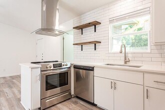 1119 Mariposa Dr in Austin, TX - Building Photo - Building Photo