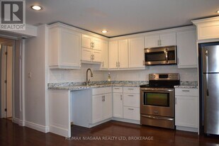 34 Barry St in St Catharines, ON - Building Photo