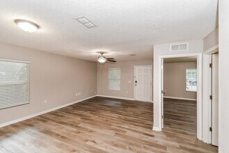 2140 Thomas Ct in Jacksonville, FL - Building Photo - Building Photo