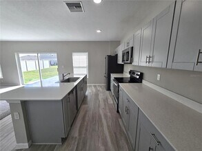 5694 Arlington River Dr. in Lakeland, FL - Building Photo - Building Photo