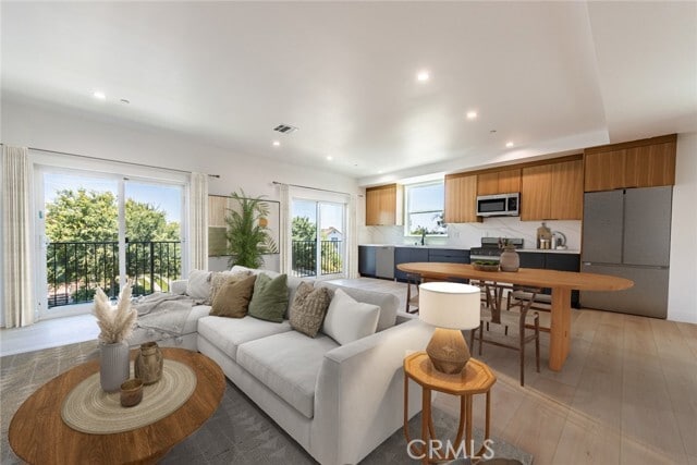 1559 S Ogden Dr in Los Angeles, CA - Building Photo - Building Photo