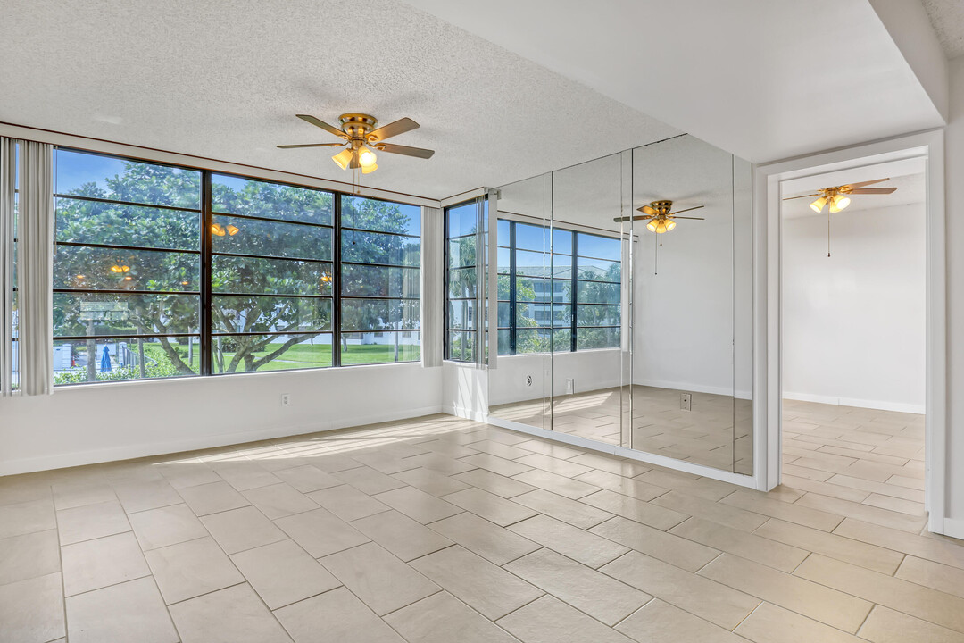 3716 Whitehall Dr in West Palm Beach, FL - Building Photo