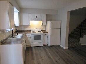 1918 NE Knollbrook St in Lee's Summit, MO - Building Photo - Building Photo