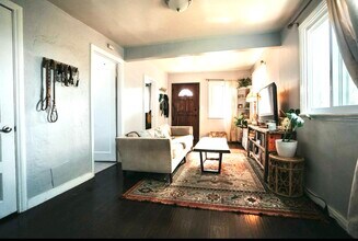 11136 Redfern Ave in Inglewood, CA - Building Photo - Building Photo