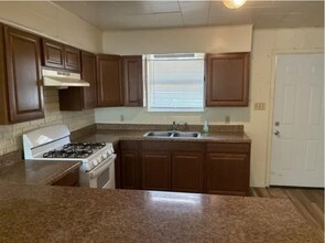 604 W 4th St in Taylor, TX - Foto de edificio - Building Photo