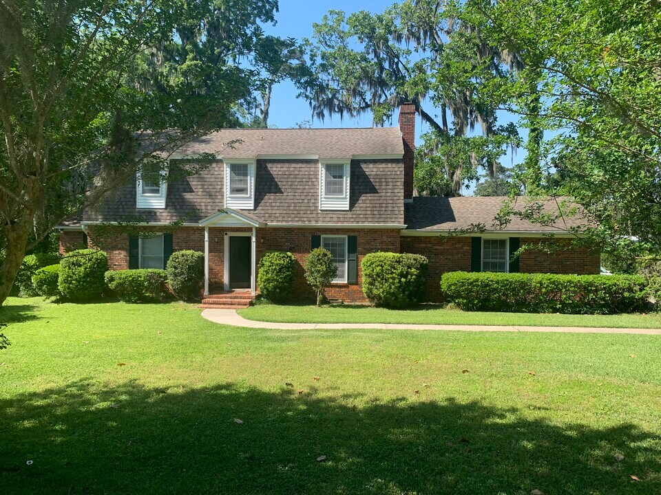 2402 Delgado Dr in Tallahassee, FL - Building Photo