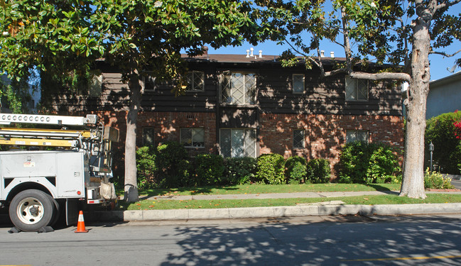 255 S Madison Ave in Pasadena, CA - Foto de edificio - Building Photo