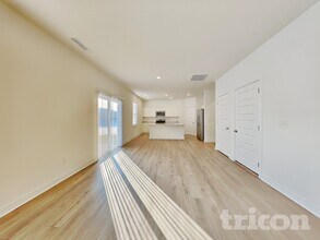 11819 Moorfield Ln in Indianapolis, IN - Foto de edificio - Building Photo