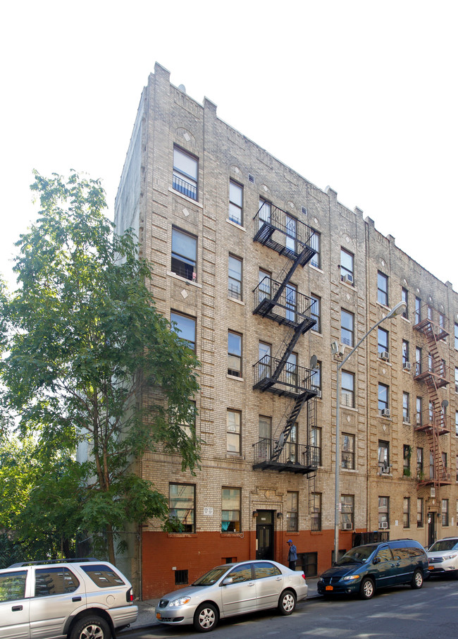 2000 Davidson Ave in Bronx, NY - Foto de edificio - Building Photo