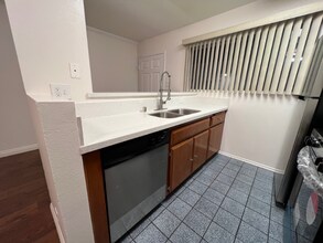 14615 Burbank Blvd in Los Angeles, CA - Building Photo - Building Photo