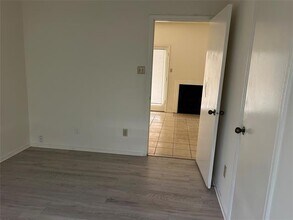9747 Whitehurst Dr in Dallas, TX - Building Photo - Building Photo