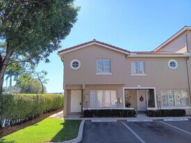 150 Riviera Cir in Weston, FL - Building Photo