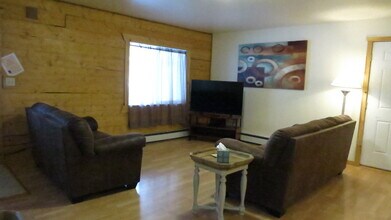 4619 Lauesen Ave in North Pole, AK - Foto de edificio - Building Photo