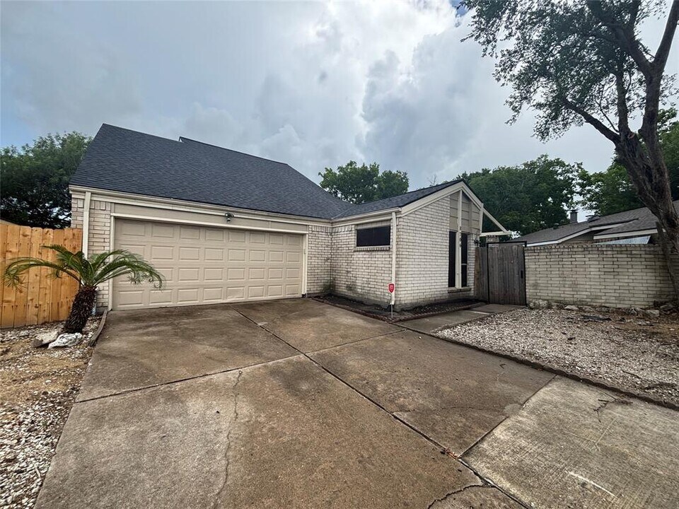8706 Belle Glen Dr in Houston, TX - Foto de edificio