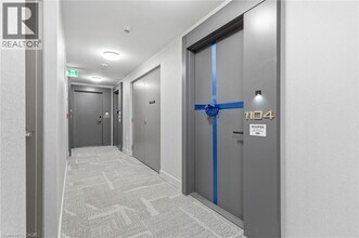 2088 James St in Burlington, ON - Building Photo - Building Photo