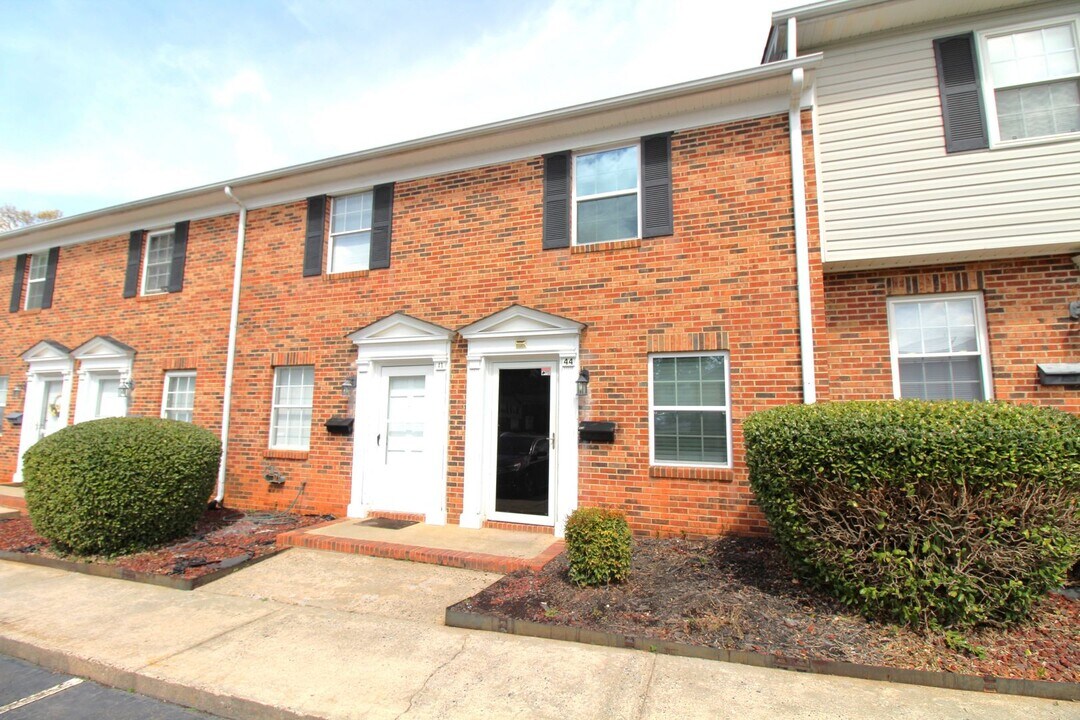 250 Nixon Rd in Belmont, NC - Building Photo