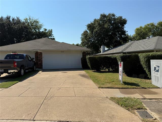 535 Essex Pl in Euless, TX - Building Photo