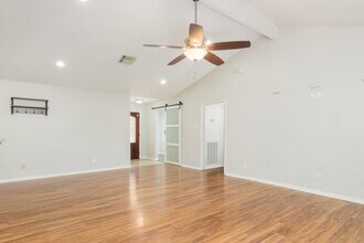 2305 Meadow Green Dr in Pearland, TX - Building Photo - Building Photo