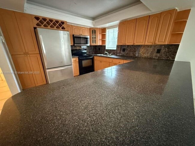 2660 W 76th St in Hialeah, FL - Building Photo - Building Photo