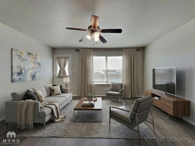 13004 Lineberry Ln in Saint Hedwig, TX - Foto de edificio - Building Photo