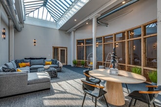 Cream City Lofts in Milwaukee, WI - Foto de edificio - Interior Photo