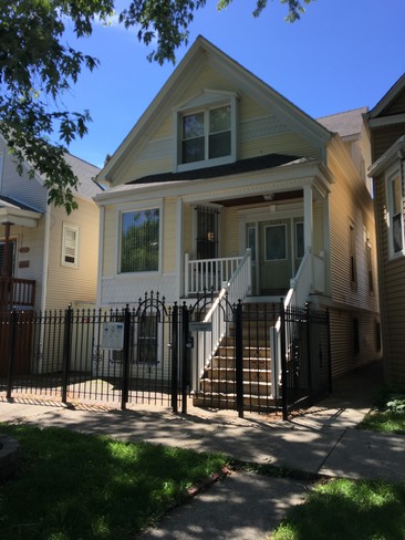 4143 W Roscoe St, Unit Apartment #2