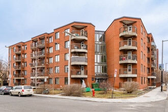 6300 Décarie Boul in Montréal, QC - Building Photo - Building Photo