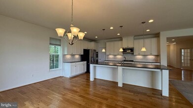 12421 Mays Quarter Rd in Woodbridge, VA - Building Photo - Building Photo