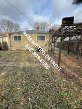 1770 E Jarvis Ave in Hazel Park, MI - Building Photo - Building Photo