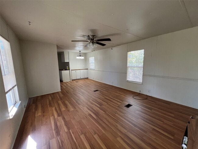 806 N Oneal St in Caldwell, TX - Building Photo - Building Photo