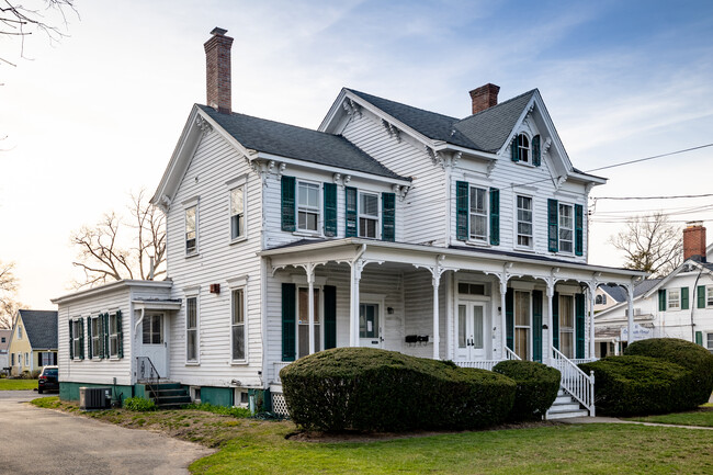 80-86 Broadway in Amityville, NY - Building Photo - Building Photo