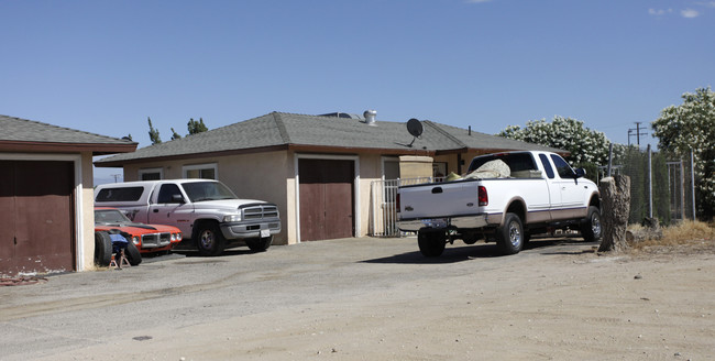 14379 Main St in Hesperia, CA - Building Photo - Building Photo