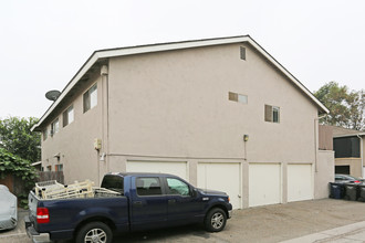 7251 Corsican Dr in Huntington Beach, CA - Building Photo - Building Photo