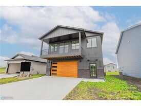 6715 66th Ave S in Horace, ND - Building Photo