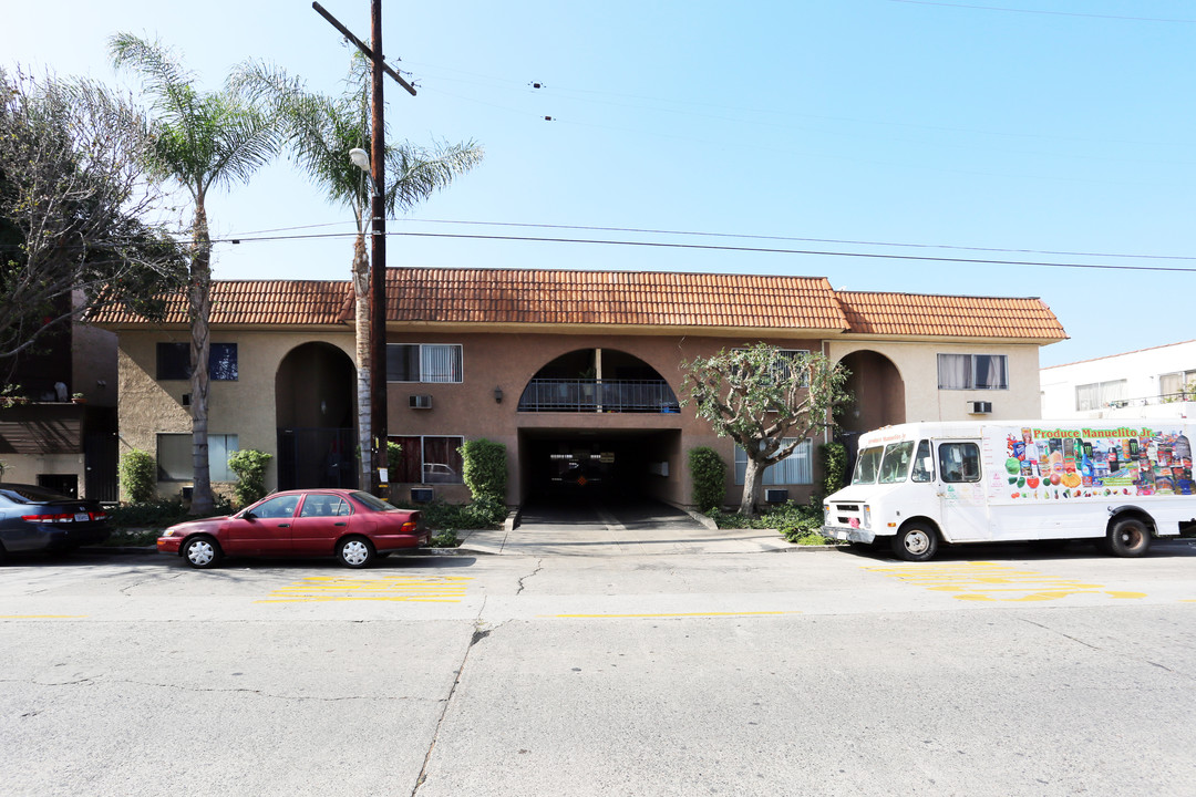 Francia Apartments in Santa Ana, CA - Building Photo