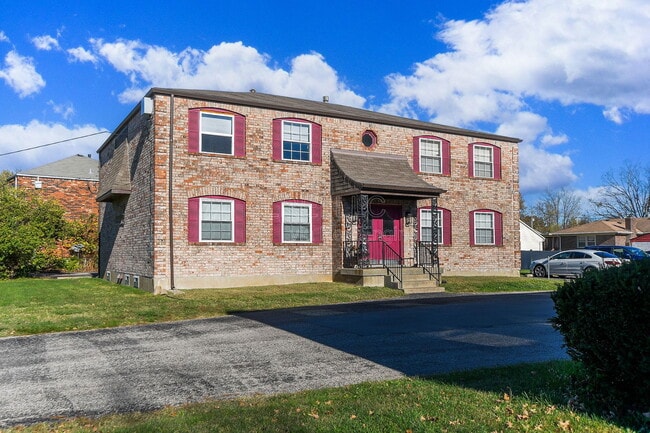 property at 3325 Breckenridge Ln