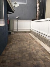 1346 Bayview Dr, Unit D in Hermosa Beach, CA - Building Photo - Building Photo