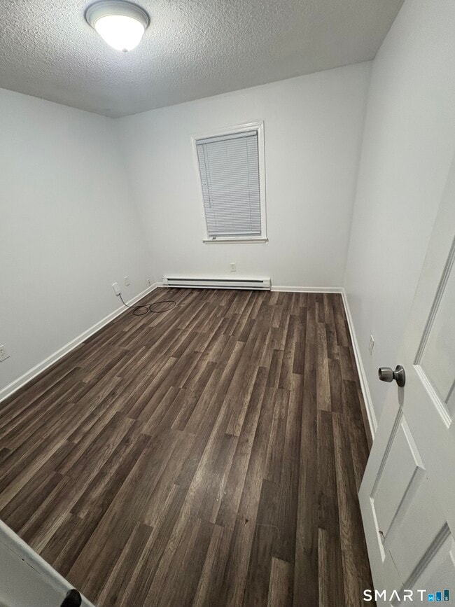 20 Shagbark Rd in Waterbury, CT - Building Photo - Building Photo