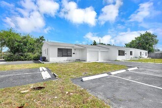2419 Pierce St in Hollywood, FL - Building Photo - Building Photo