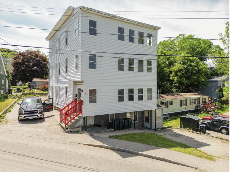 10 Clifford St, Unit 2 in Biddeford, ME - Building Photo