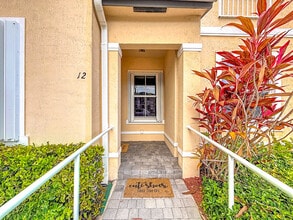 142 SE 28th Ter in Homestead, FL - Foto de edificio - Building Photo